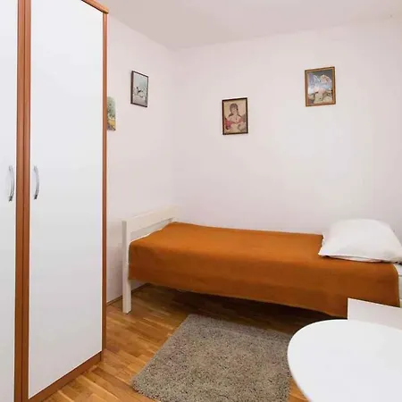 Apartment In 39070